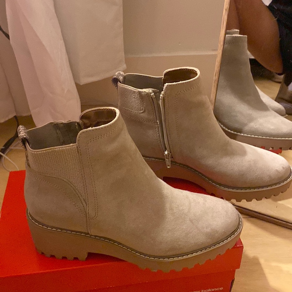 Cute boots size 8